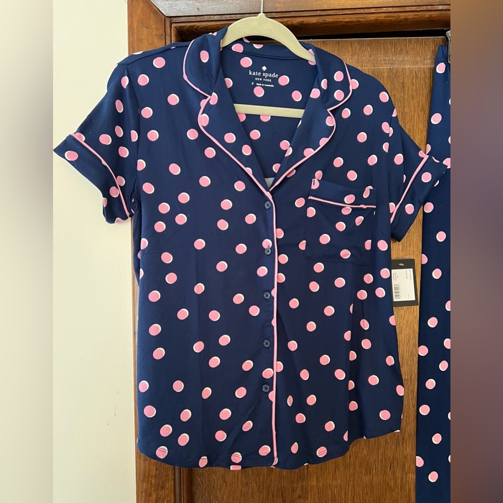 Kate Spade Notch Collar Short Sleeve Capri Length Navy Pink Dot Pajama Set - Picture 2 of 8
